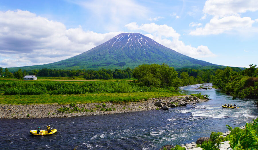 羊蹄山と尻別川