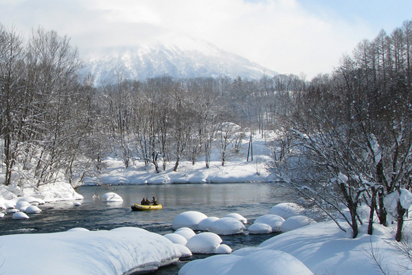 雪景色ニセコ清流下り